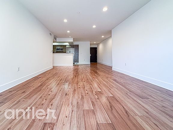 3rd image of 834 N Edinburgh Ave #X111
