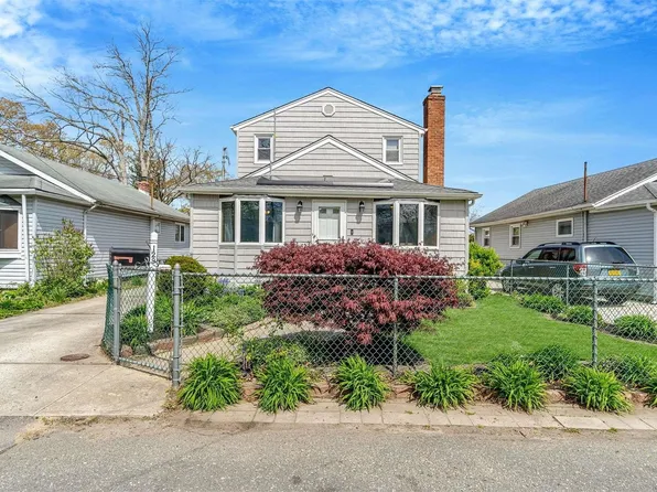 129 W 2nd Street, Ronkonkoma, NY 11779