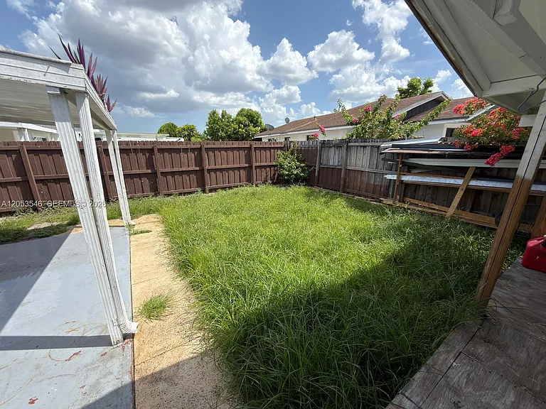 6822 SW 130th Ave #2 — Photo 4