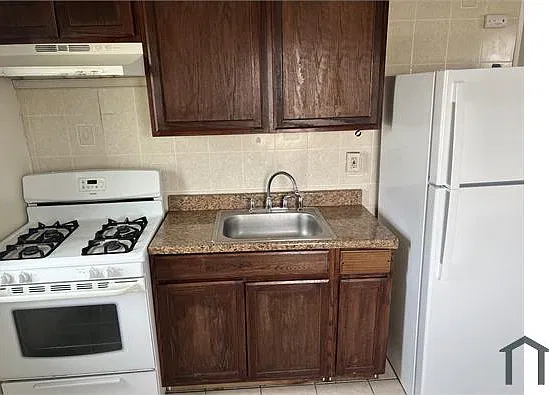 2 bed, 1000 sqft, $1,350 — Photo 2