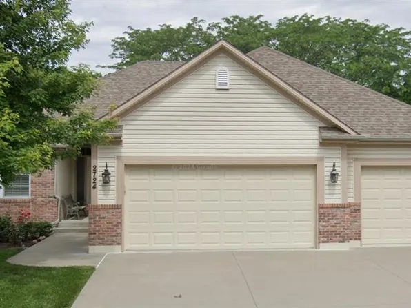 2724 S Woodbury Dr, Independence, MO 64055