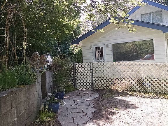 3rd image of 5423 Sumner Heights Dr E