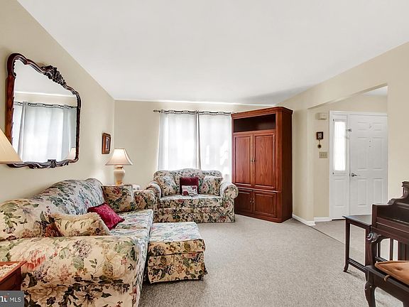 3rd image of 406 Grandview Dr