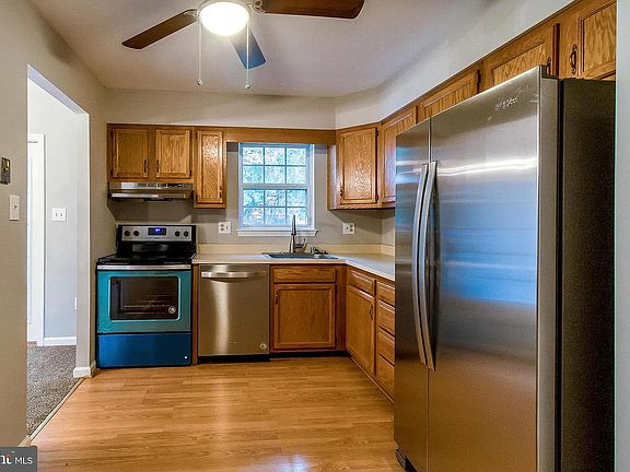 5th image of 19 Upman Ct