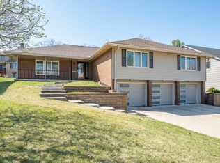 1668 NW 101st St, Clive, IA 50325