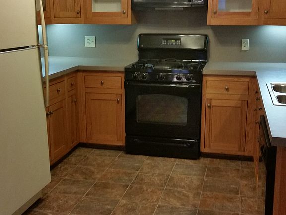 42" oak/glass cabnts-new flr