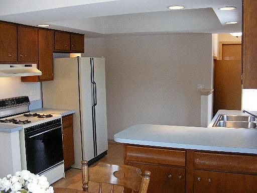 4th image of 9736 S Massasoit Ave