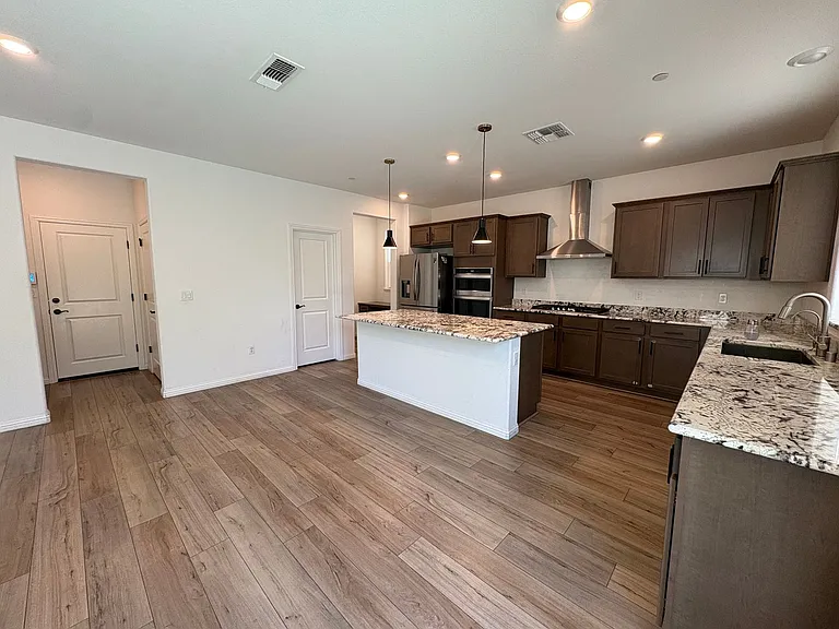 204 Wooley Creek Way — Photo 8