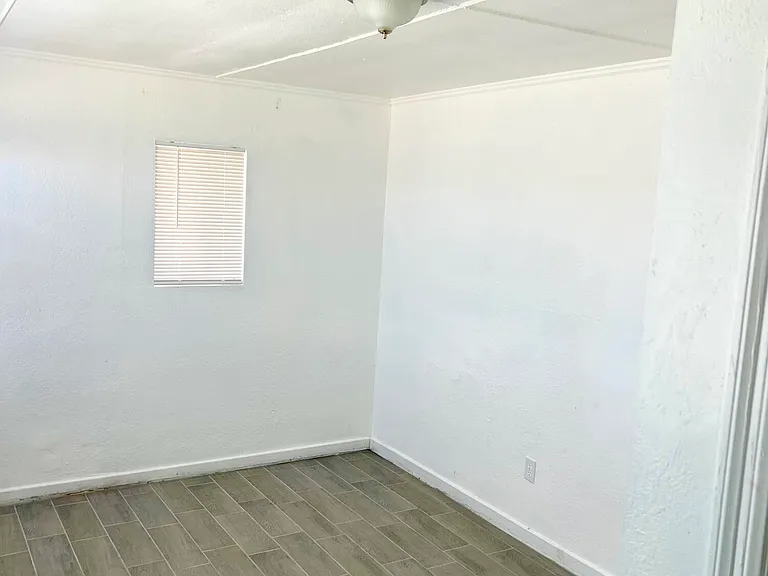 44725 Beech Ave — Photo 2