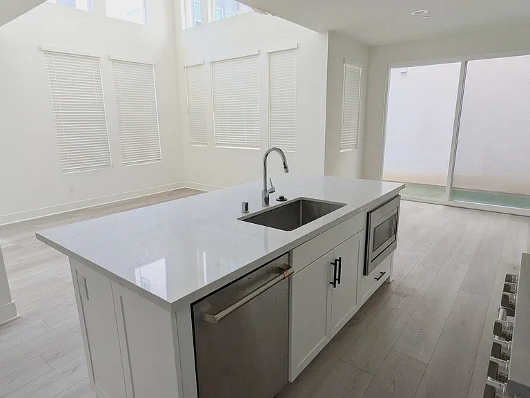 10632 Hud Ct — Photo 3