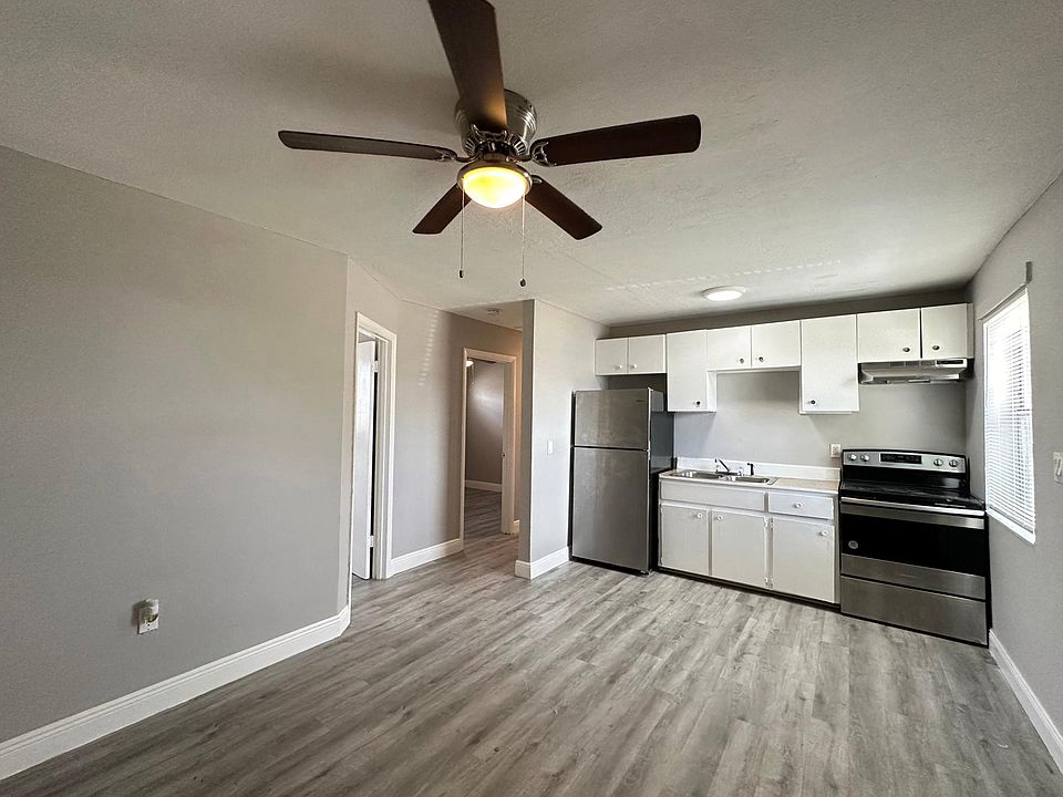 kitchen/living room space