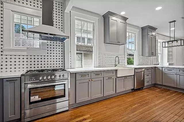 4432 S Johnson St — Photo 2