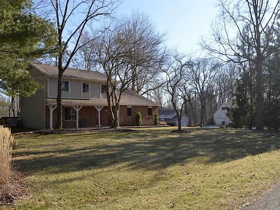 2nd image of 11440 Windridge Dr NW