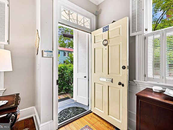 4th image of 206 Wolfe St