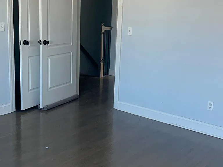 586 Roosevelt Ave #2C — Photo 10