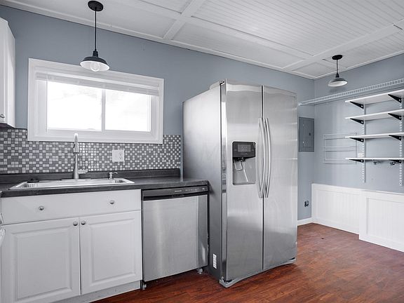 3rd image of 502 Virginia Cir W
