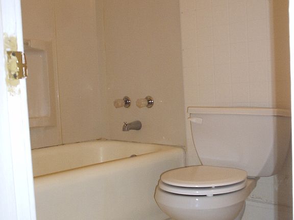 5th image of 261 Lyndhurst Pl APT 301