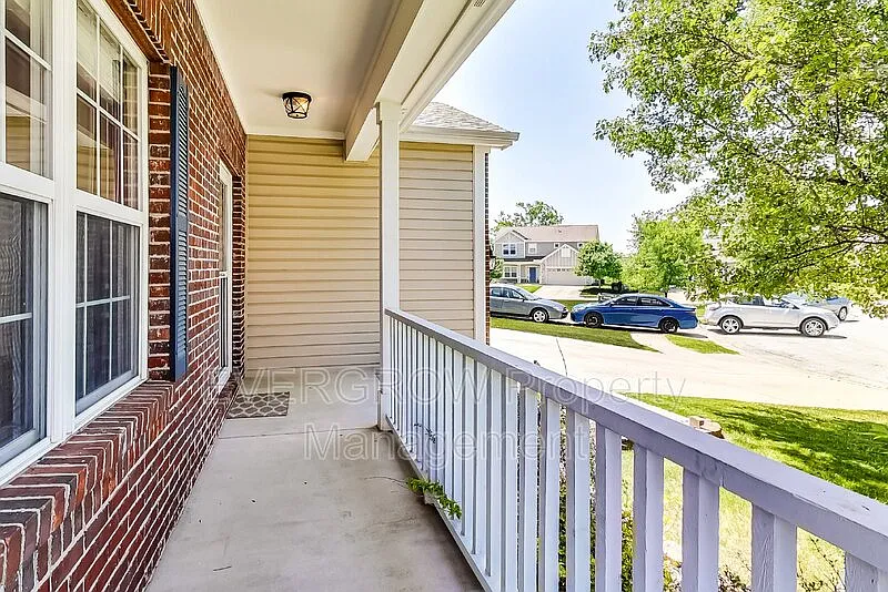 4 bed, 2.5 bath, 2123 sqft, $2,175 — Photo 4