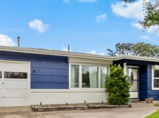 12 Lyncrest Dr, Galveston, TX 77550