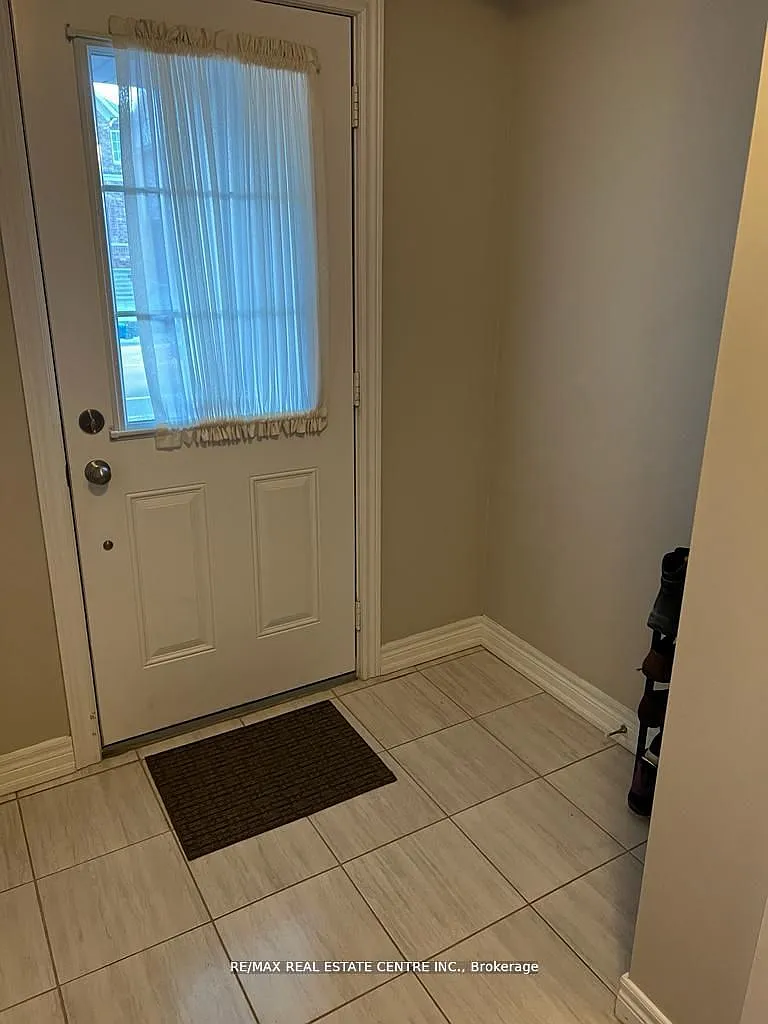 4 bed, $2,399 — Photo 1