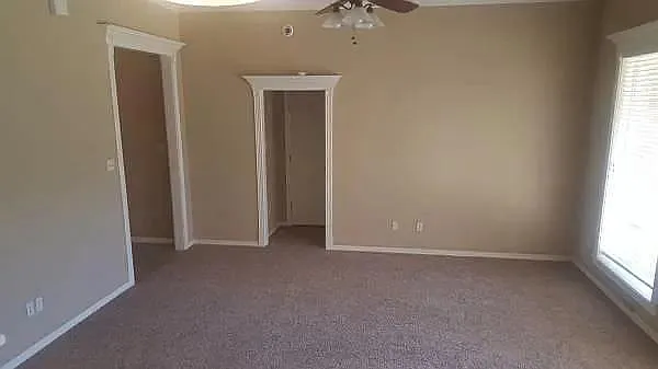 3723 Essen Loop — Photo 4