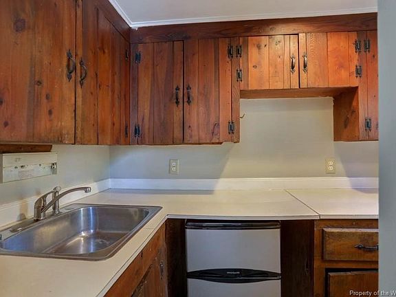 4th image of 106 Washington St #A