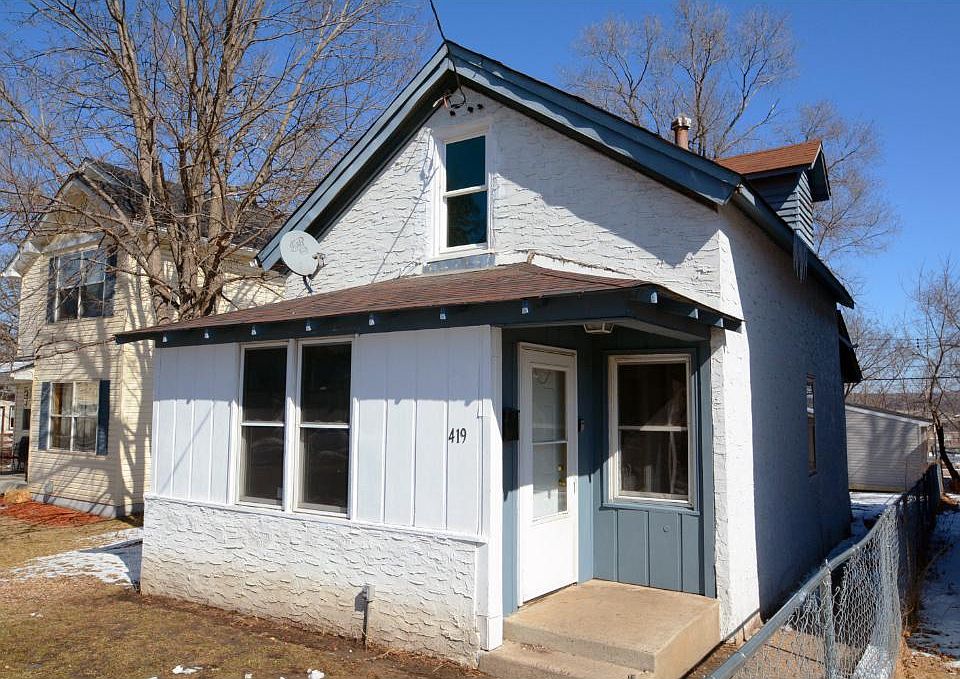 1st image of 419 1st Ave S