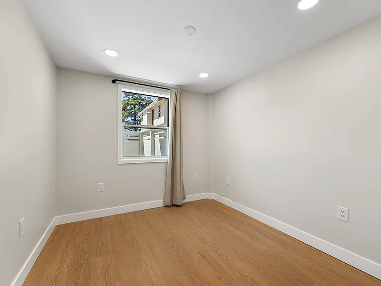 3020 E 3rd St #15 — Photo 23