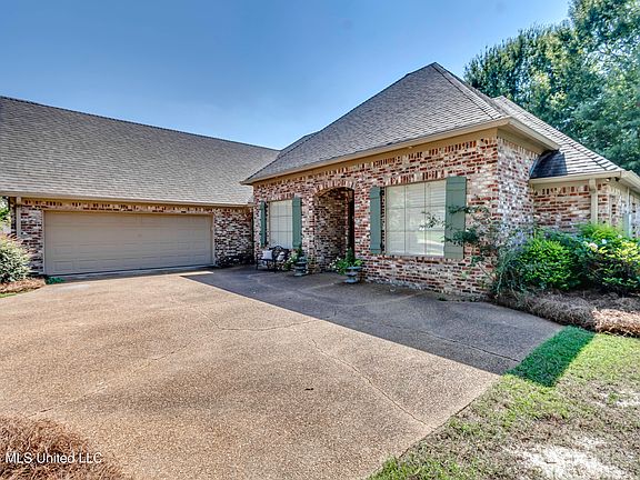 3rd image of 156 Sonnett Cir