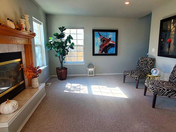 3rd image of 614 SE Mockingbird Dr