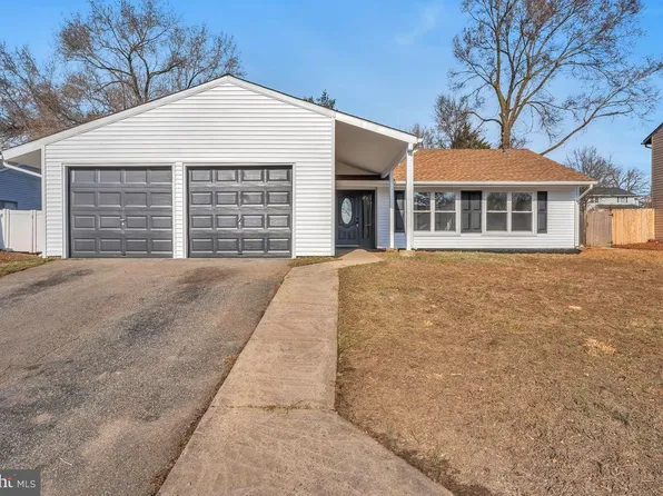 20 Parkhill Ln, Sicklerville, NJ 08081