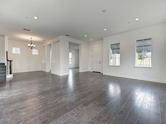 4th image of 3097 Crocker Dr