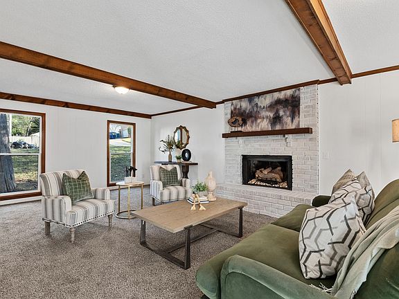 2nd image of 301 Colony Hill Rd
