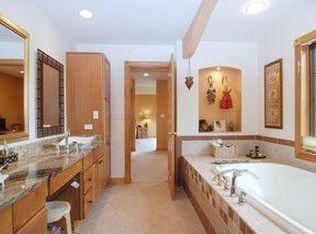 720 Birch Hollow Dr, Antioch, IL 60002