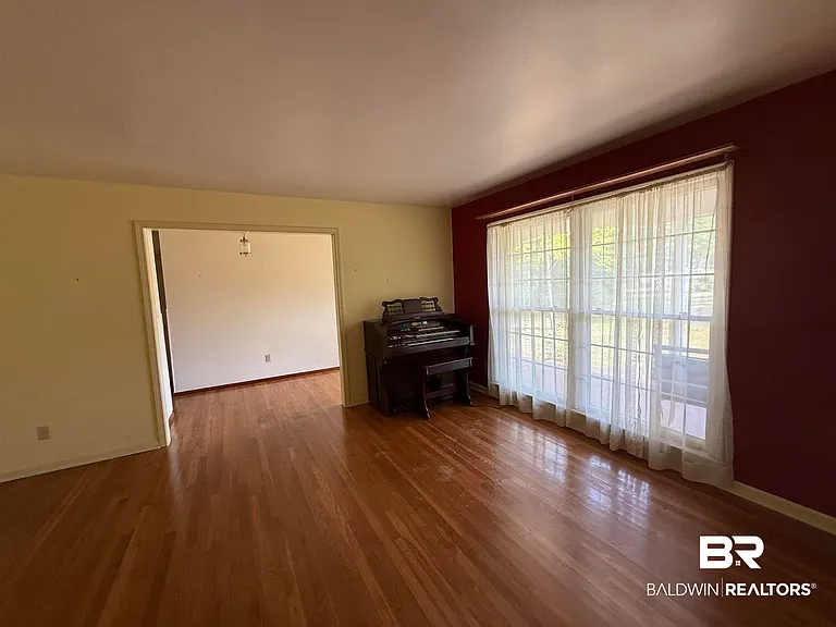 110 Patrician Dr — Photo 8