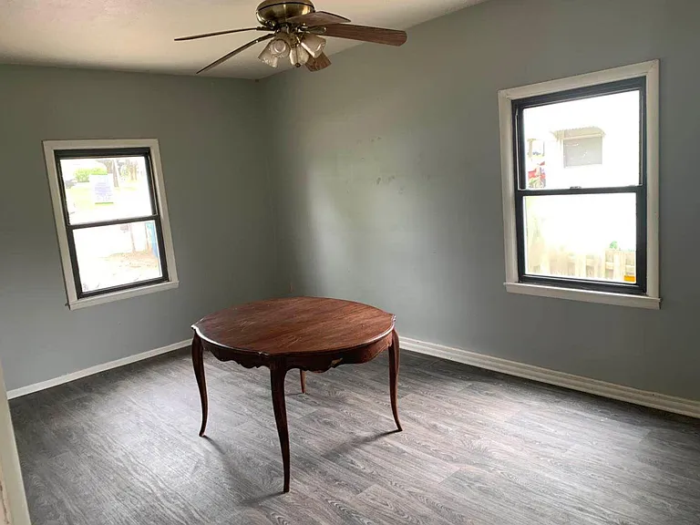 125 N Kendall Dr — Photo 6