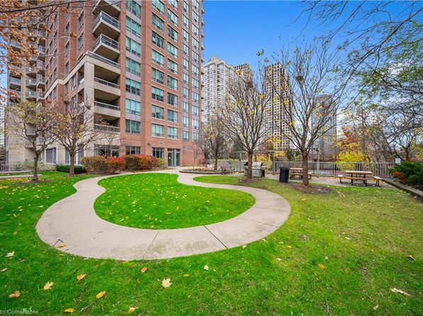 156 Enfield Pl #808, Mississauga, ON L5B 4L8