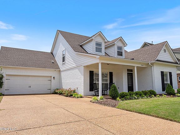 2nd image of 2305 Saint Ives Ln