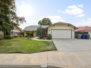 1150 Magnolia Ave, Clovis, CA 93611