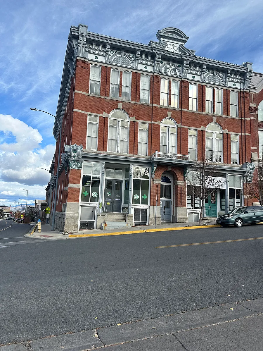 Building Photo - 104 E Broadway St #2D
