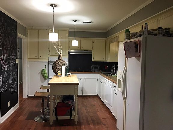 4th image of 215 John Glenn Ave