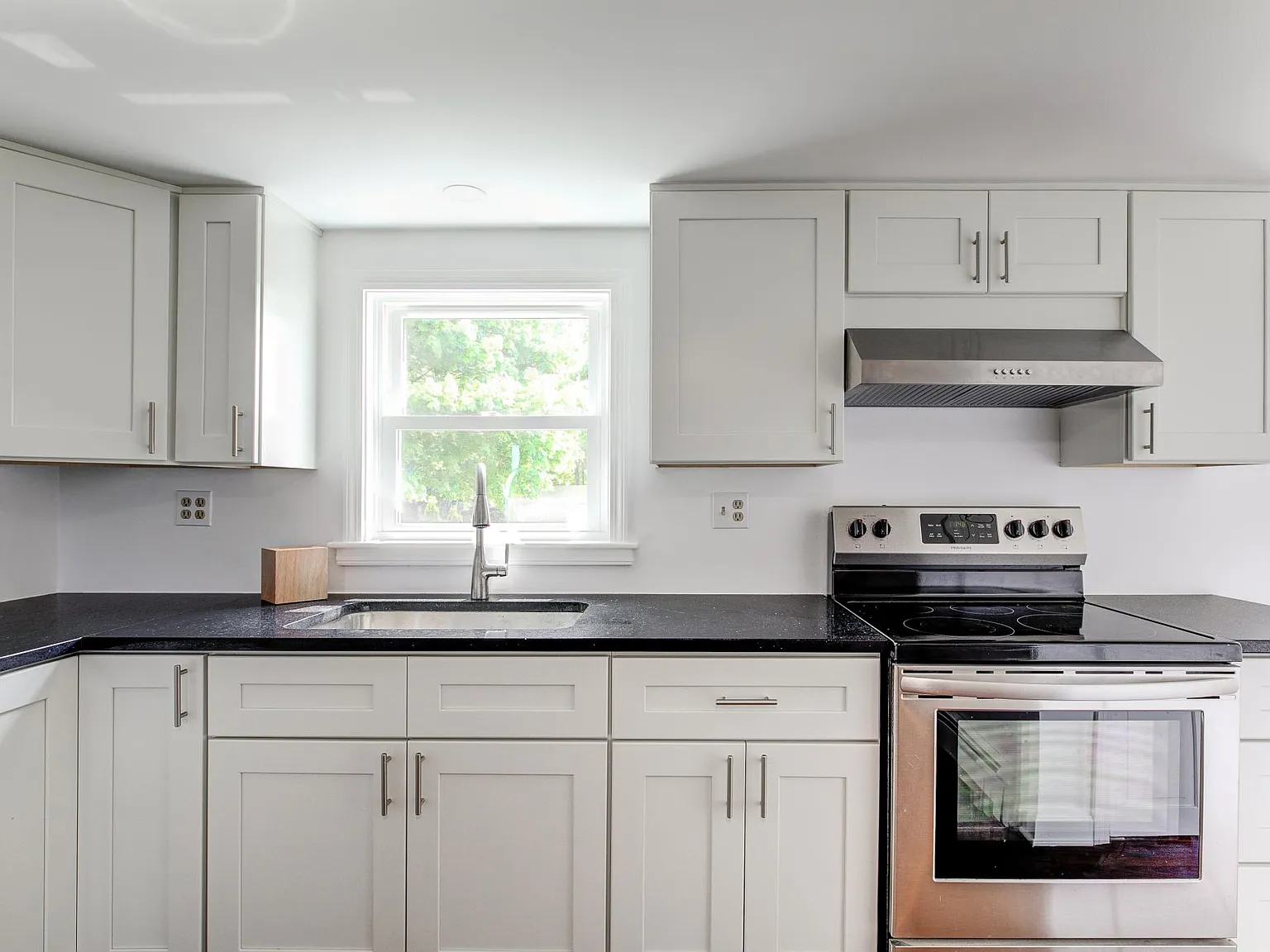 2 bed, 850 sqft, $2,600 — Photo 3