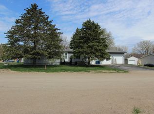 810 Maple St, Henderson, MN 56044