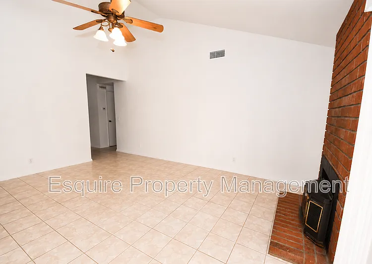 2065 Pamela St — Photo 10