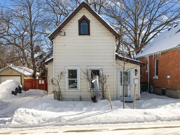8 Tasker St, Saint Catharines, ON L2R 3Z8