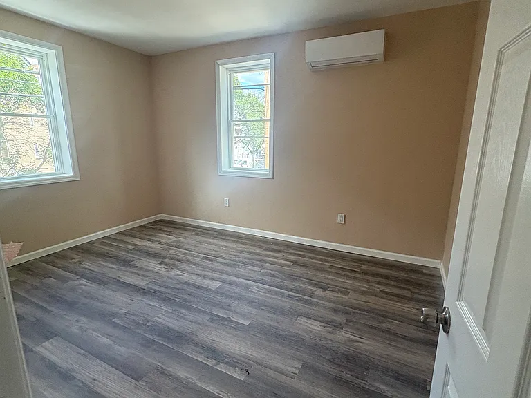 172 N Main St #5 — Photo 7