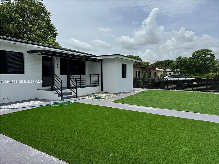 1210 NW 123rd St — Photo 3