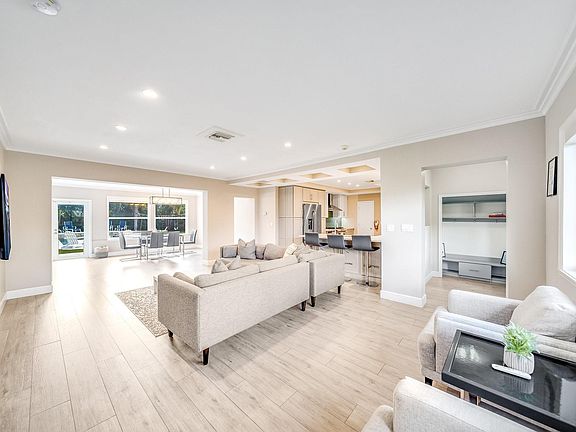4th image of 224 Codrington Drive