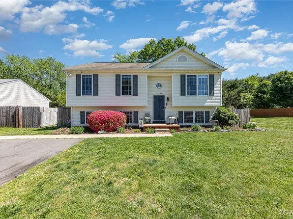 10701 Hamiltons Crossing Dr, Fredericksburg, VA 22408