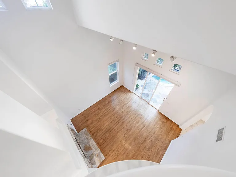 19 Lucania Dr — Photo 28
